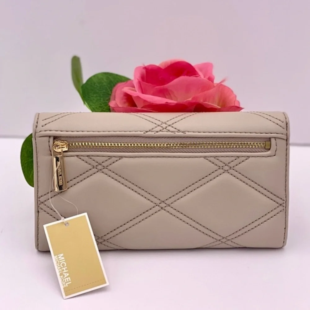 Michael Kors Large Trifold Wallet Light Sand - Picture 2 of 12